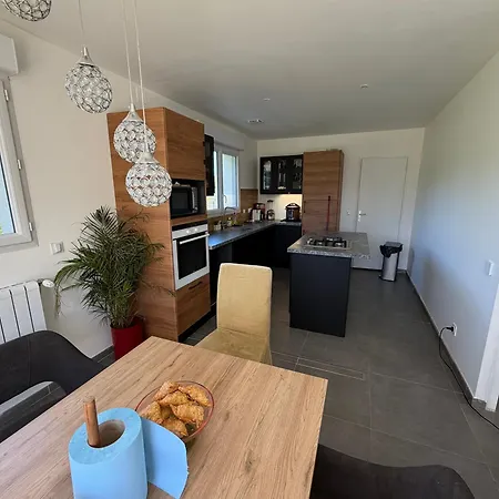Spacious 4-bedroom House Near Pegasus Bridge & Caen *