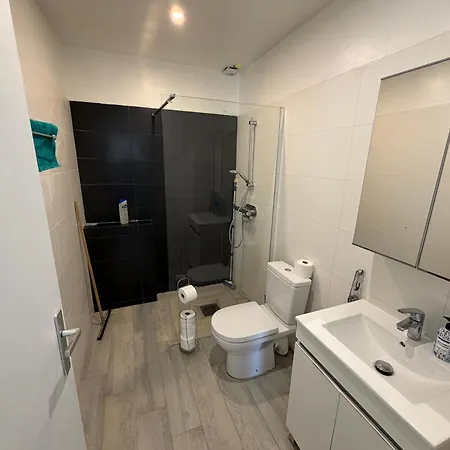 بيت للعطل Spacious 4-bedroom House Near Pegasus Bridge & Caen *